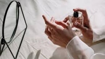 4 Parfum Pria Semakin Berkeringat Semakin Wangi, Terbaik Setiap Hari untuk Cuaca Panas Indonesia!