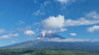 Gunung Semeru Erupsi 4 Kali Hari Ini! Warga Diminta Jauhi Area Ini