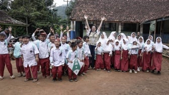 EIGER Junior Berikan 2.000 Tas Sekolah untuk Anak-Anak di Pelosok Indonesia