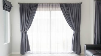 5 Inspirasi Warna Gorden yang Bikin Ruangan Tampak Mewah dan Elegan