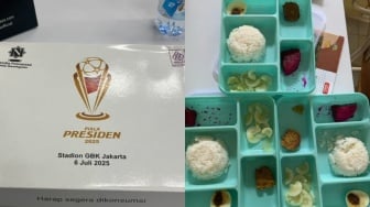Heboh Nasi Kotak Piala Presiden 2025, Netizen Bandingkan Isi Menu MBG ke Jurnalis Inggris