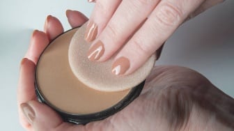 5 Bedak Padat yang Tahan Lama dan Anti Geser Mulai Rp 50 Ribuan, Tak Perlu Sering Touch Up