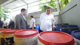Ubah Sampah Jadi Emas: Eco Enzyme Jadi Kunci Ekonomi Warga?