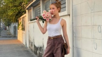 5 OOTD Boyish Style ala Natty Nantanat, Bisa Buat Hangout Hingga Ngonser!