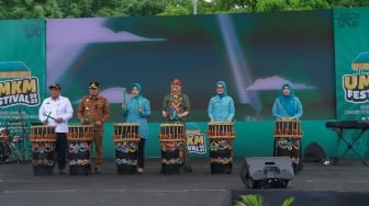 Ibu Rumah Tangga Jadi Motor Ekonomi: Semangat UMKM di Festival PKK 2025