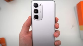 Video Unboxing Tecno Spark 40 Pro Plus: HP Murah Ini Berbodi Super Tipis