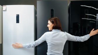 7 Kulkas Inverter 2 Pintu Terbaik Bulan Juli 2025, Muat Hingga 250 L dan Rak Kokoh