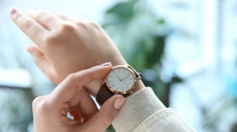 5 Rekomendasi Jam Tangan Kecil untuk Wanita: Desain Elegan, Harga Terjangkau