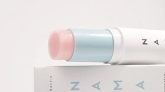 5 Rekomendasi Moisturizer Stick Terbaik, Solusi Praktis untuk Kulit Lembap Sepanjang Hari