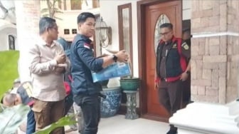 Kejati Usung Koper & Kardus dari Rumah Alex Noerdin: Bukti Baru Korupsi Pasar Cinde?