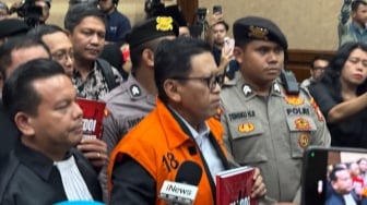 'Sampai Pegal-pegal' Tulis Tangan Pleidoi 108 Halaman, Hasto Siap Lawan Tuntutan 7 Tahun Penjara