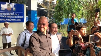 Benarkah Ahmad Dhani Pernah Dilempar Remote TV oleh Maia Estianty?