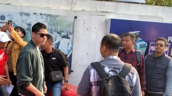 Al Ghazali Dampingi Ahmad Dhani Laporkan Kasus Bullying Sang Adik di Polda: Demi Keluarga
