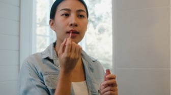 7 Rekomendasi Lip Serum untuk Mencerahkan Bibir Hitam Mulai Rp 14 Ribu