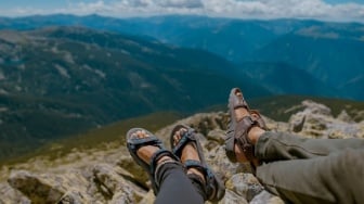 5 Rekomendasi Sandal Gunung Pria Mulai Rp60 Ribuan, Nyaman untuk Aktivitas Outdoor