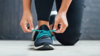Jangan Salah Pilih! Ini 7 Sepatu Lari Terbaik 2025 untuk Kaki Anda