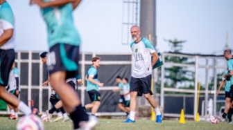 Pelatih Persebaya Surabaya Jajal Kemampuan Semua Pemain saat Laga Uji Coba