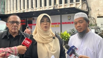 Dokter Tifa Tantang Penyidik Tunjukkan Ijazah Jokowi: Kalau Nggak Bisa, Kami Nggak Mau Diperiksa