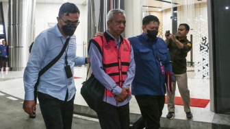 Kejagung Tahan 8 Tersangka Baru Kasus Korupsi Minyak Mentah