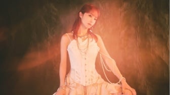 Shine in the Cruel Night oleh LiSA: Masih Ada Harapan di Tempat Tergelap