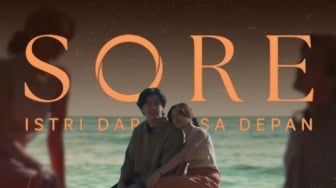 Review Film Sore: Istri dari Masa Depan, Nggak Kalah Bucinnya sama Romeo dan Juliet!