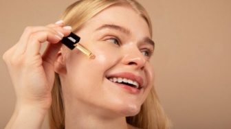 4 Serum Ethyl Ascorbic Acid, Formula Stabil Mencerahkan Wajah Tanpa Iritasi!