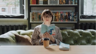 Buku: Teman yang Selalu Tahu Cara Memahami dan Tak Pernah Menghakimi