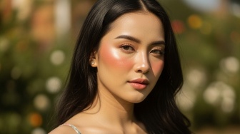 Wajah Kuning Langsat Cocoknya Pakai Blush On Warna Apa? Ini 5 Shade Terbaiknya