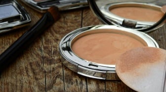 4 Pilihan Alas Bedak Wardah yang Bikin Glowing dan Tahan Lama, Murah tapi Berkualitas!