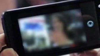 Apa Hukum Nonton Film Porno dalam Islam? Link Video Syur Andini Permata Masih Diburu!