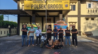 Dikejar Warga Usai Jambret di Depan SMPN 1 Grogol, Dua Residivis Babak-belur Diamankan Polisi