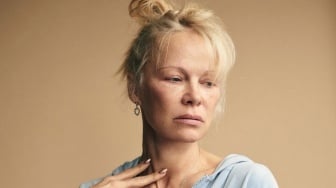 Pamela Anderson: Kebangkitan Ikon yang Tak Terduga, dari Baywatch ke Wajah Polos Tanpa Makeup