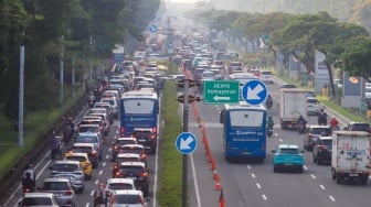 Jelang Hari Terakhir Jakarta Fair 2025, Antrean Kendaraan Mengular