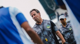 Cerita Pelatih PSIM Jean-Paul van Gastel Kaget dengan Suara Adzan: Saya Kan Cuma Tamu