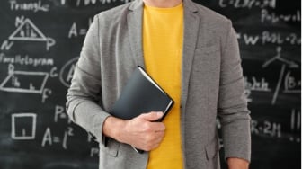 Sekolah Jadi Formalitas, Anak Makin Bingung, Sistem Pendidikan Kita Mabuk!