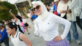 Penampilan Seksi Aurel Hermansyah saat Zumba Dikritik: Baju Olahraga Muslimah, Banyak Lho