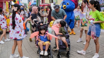 Pengunjung memadati event Jakarta Fair Kemayoran 2025 di JIExpo, Jakarta, Sabtu (12/7/2025). [Suara.com/Alfian Winanto]