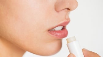 5 Rekomendasi Lip Balm SPF Terbaik agar Bibir Merah Alami, Mulai Rp30 Ribuan