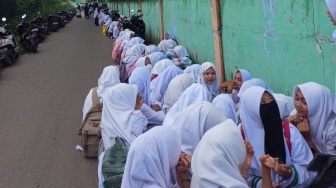 Ironi Pemkab Deli Serdang Segel Sekolah, Siswa Al-Washliyah Belajar di Luar