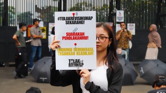 Polemik RKUHAP, Koalisi Masyarakat Sipil Gelar Aksi Protes di DPR RI