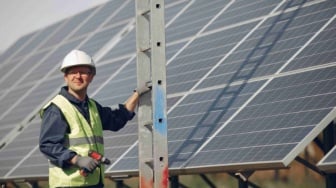 Kemandirian Desa dengan Panel Surya Buktikan Revolusi Energi Lokal