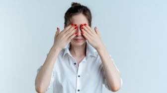 Kelopak Mata Turun hingga Suara Sengau? Awas, Bisa Jadi Myasthenia Gravis yang Mengancam Nyawa!