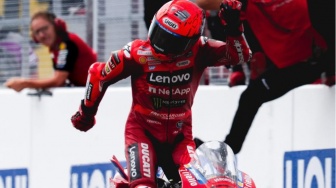 MotoGP Jerman 2025: Menang Lagi, Marc Marquez Selebrasi Pacu Jalur