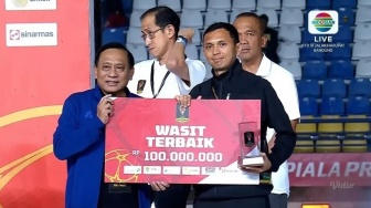 Kalahkan Banyak Wasit Asing, Wasit Asal Jawa Barat Sukses Jadi yang Terbaik di Piala Presiden 2025