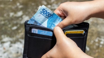 Mengapa Gen Z Susah Kaya? Ini Bukan Sekadar Soal Malas atau Boros!