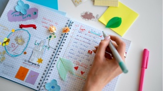 Dari Diary Rahasia ke Journaling Aesthetic: Evolusi Curhat Manusia