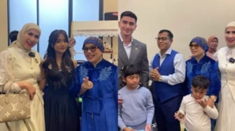 Hadiri Ultah Gala Sky, Verrell Bramasta Bawa Oleh-Oleh Branded Buat Orang Tua Fuji