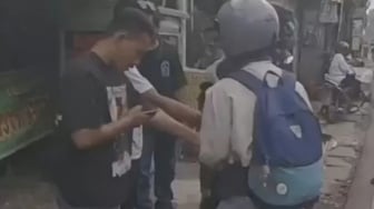 Viral Video Debt Collector Hadang Motor di Tengah Jalan Bogor-Depok