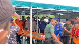 Nasib 11 Korban Kapal Terbalik di Mentawai, Selamat Usai Berenang 10 Km ke Daratan!