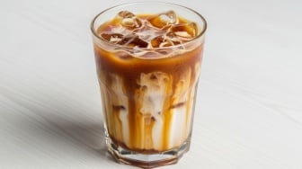 Gula Aren Jadi Rahasia Rasa Enak Kopi Susu Kekinian, Tapi Beneran Lebih Sehat Gak Sih?